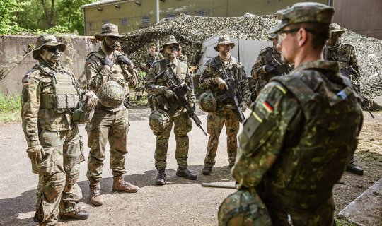 Belarus sərhədinə 5 minə yaxın hərbçi göndərdilər