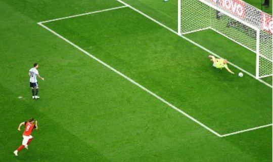 Messi öz rekordunu yenilədi