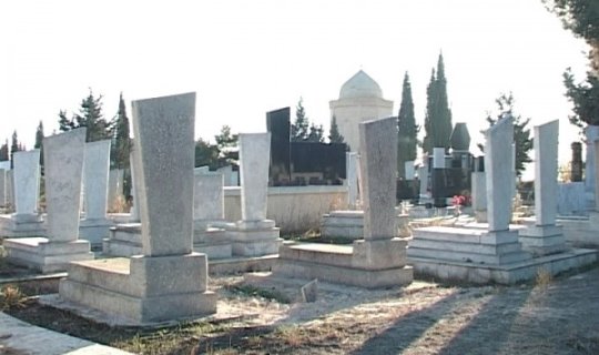 İçib&nbsp;baba və nənəsinin qəbri üstünə getdi - Bu hərəkəti etdi