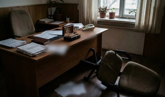 Keçmiş həyat yoldaşını iş otağında bıçaqladı