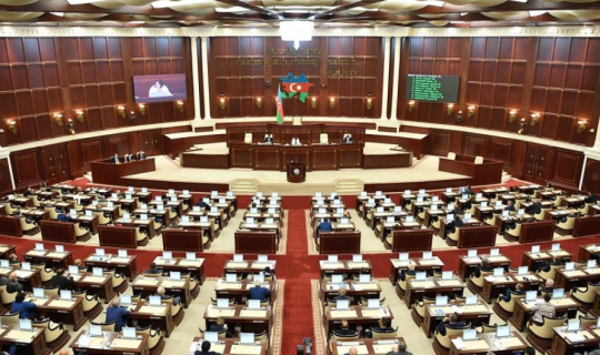Milli Məclisin növbədənkənar sessiyasının növbəti iclası başladı