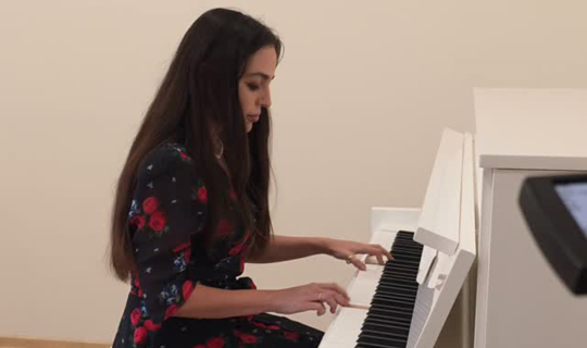 Leyla Əliyevadan pianoda &ldquo;Söz olmasaydı&rdquo; - Video