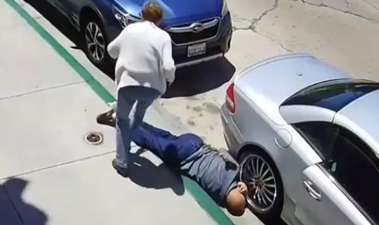 Səkidə yıxılan kişi şəhər rəhbərliyindən 35 milyon dollar tələb edir