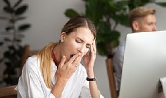 Başqasının əsnəməsini görəndə niyə biz də əsnəyirik?