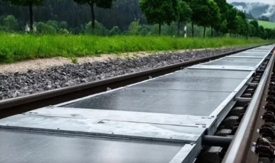 Avropada günəş panelləri döşənmiş dəmir yollarının tətbiqinə başlanıla bilər