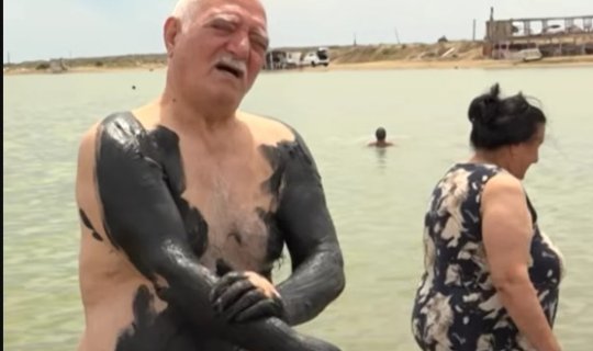 Yüzlərlə insan axışır, amma... - Hövsandakı "möcüzəvi palçıq" barədə həkimdən kritik XƏBƏRDARLIQ