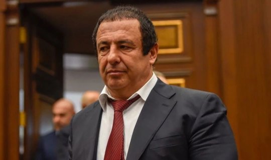 Silahlı şəxslər &ldquo;Eşşək&rdquo; ləqəbli oliqarxın evini mühasirəyə aldı&nbsp;