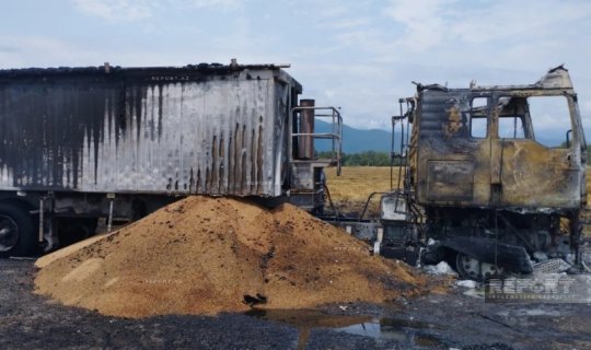 Oğuzda buğda daşıyan TIR yanıb