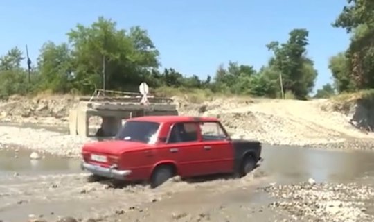 Üç min vətəndaşın yolu uzanıb - 4 aydır tədbir görülmür - Video