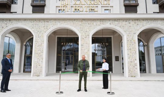 Prezident İlham Əliyev "Xankəndi" hotelinin açılışında iştirak edib