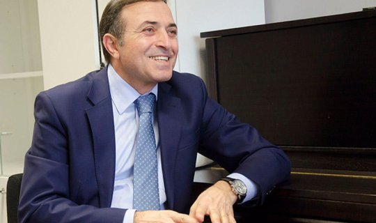 Mənsum İbrahimov: "Qızım bütün nəsli formada saxlayır"