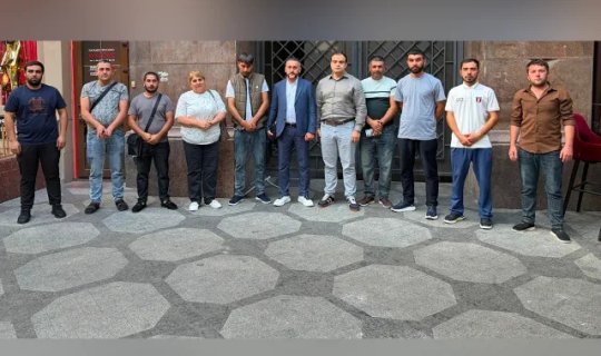 Dronla vurulan gəmidən xilas edilən azərbaycanlılar Vətənə yola salındı