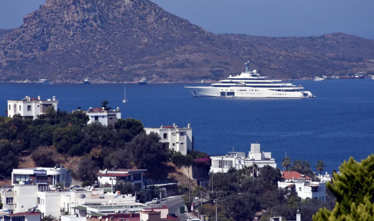 Rusiyalı milyarderlər Bodrumu seçdi: Altı nəhəng yaxta Türkiyə sahillərində lövbər saldı