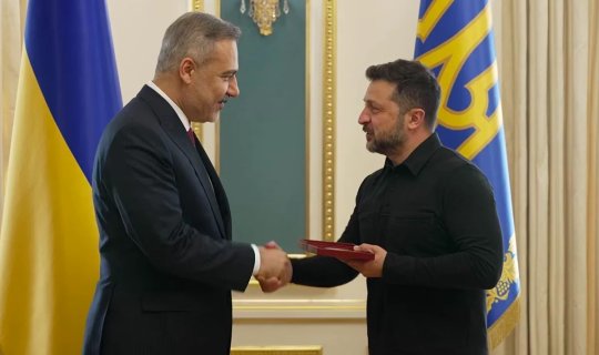 Zelenski Hakan Fidanı ordenlə təltif edib