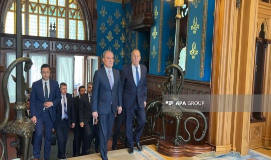Moskvada Ceyhun Bayramovla Sergey Lavrov arasında görüş başladı