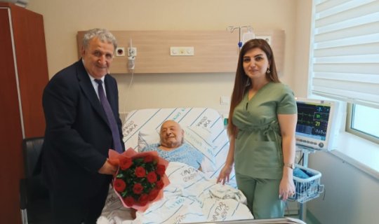 Ömər Eldarovun xəstəxanadan fotoları - Görün yanına kim getdi?