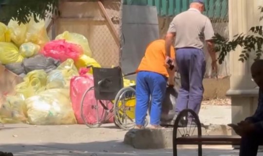 Bakıda xəstəxanaların həyətindən - Xoşagəlməz görüntülər