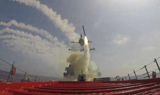 ABŞ Hörmüz boğazındakı adanı bombaladı - VİDEO