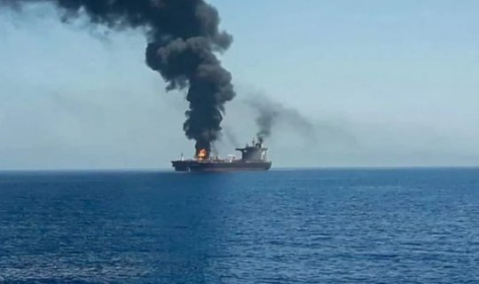 Hörmüz boğazında tanker minaya düşüb