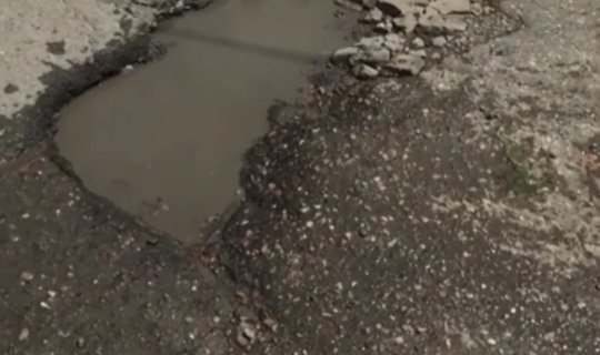 Binəqədidə aylardır təmir edilməyən su borusu, qazılmış küçələr - VİDEO