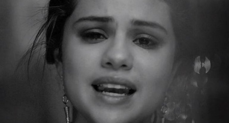 Selena sevgilisi üçün ağladı