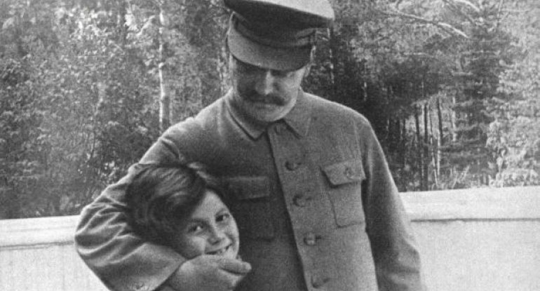 Stalin haqqında bütün fikirləri alt-üst edəcək kitab nəşr olunub