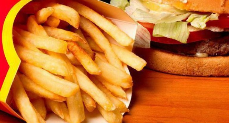 McDonald's-da “fri” kartofunun içindən insan dişi çıxdı