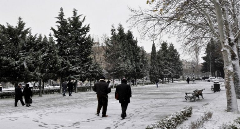 Bakıya ilk qar yağdı