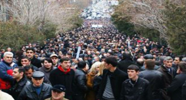 Polis Gümrüdəki etiraz aksiyasının iştirakçılarını qorxudur