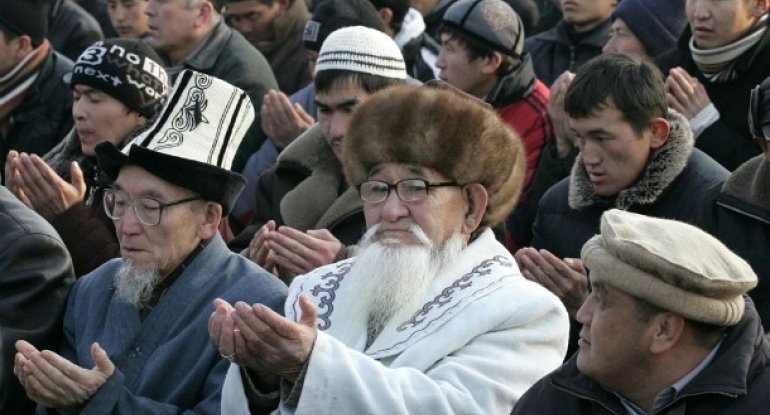 Qırğızıstan müsəlmanları Fransa mallarını boykot edir