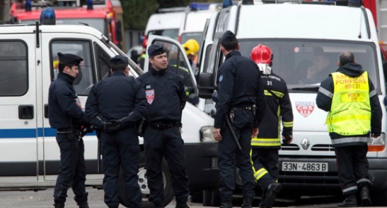 Parisdə polis terror aktında şübhəli bilinənin şəxsiyyət vəsiqəsini tapıb