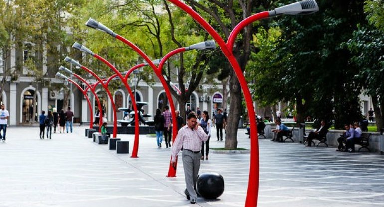 Azərbaycanda kişilərin sayı artıb