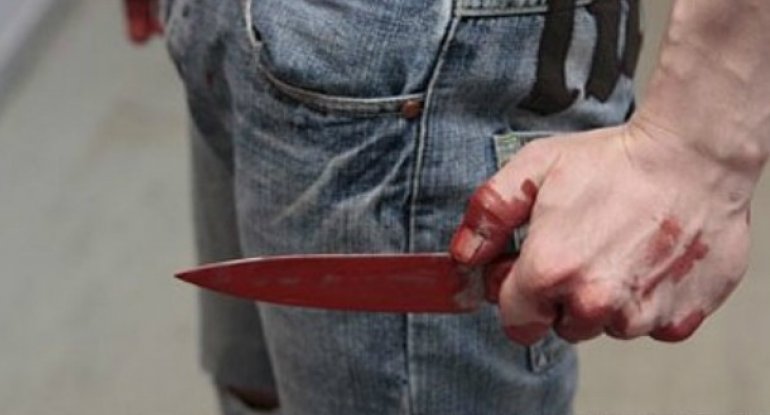 22 yaşlı gənc qaynı tərəfindən bıçaqlandı