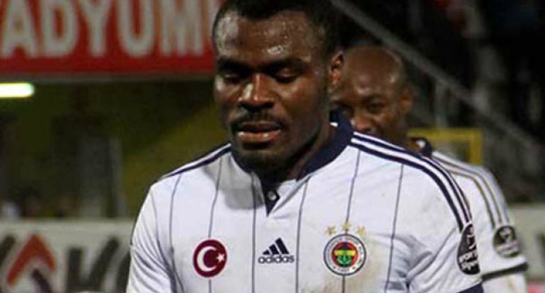 Azarkeşlər: “Emenike oyna, artistlik etmə”