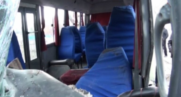 Mingəçevirdə avtobus qəzaya uğrayıb: 2 ölü, 10 yaralı