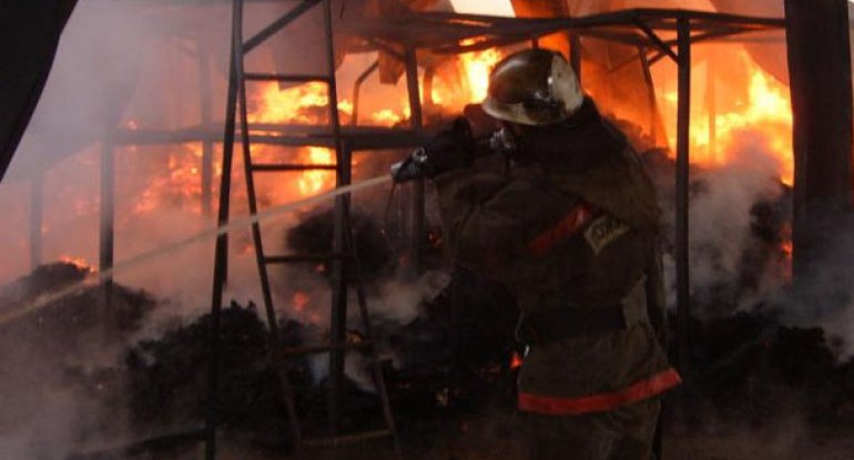 Moskvada bazar yandı