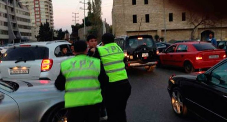 Bakıda 5 yol polisi sürücünü döyüb