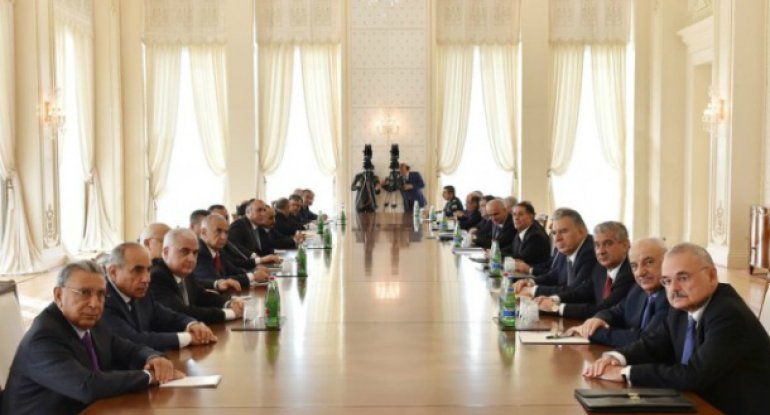 Ramiz Mehdiyev Nazirlər Kabinetinin iclasına qatılıb