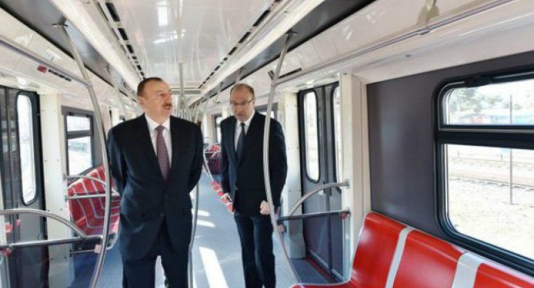 İlham Əliyev yeni metro qatarları ilə tanış oldu