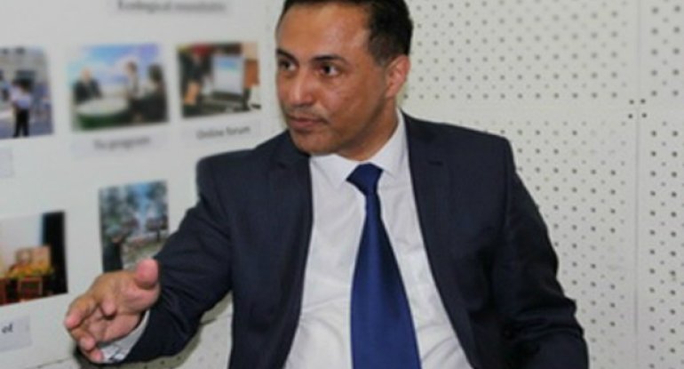 Politoloq: 