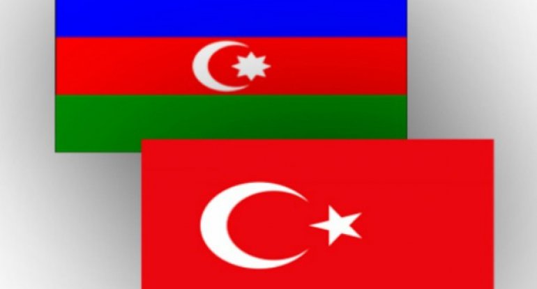 Bayrağı təkbaşına ermənilərdən qoruyan azərbaycanlı azadlıqda