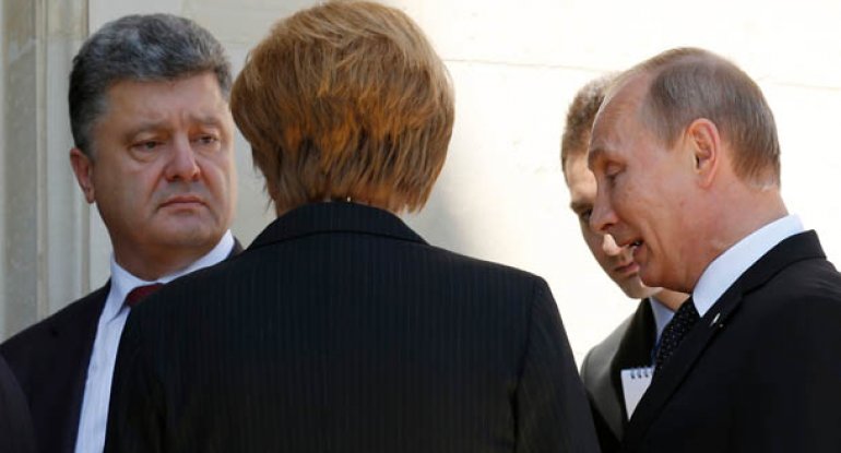 Merkel Putinlə danışdıqlarını Poroşenkoya çatdırdı