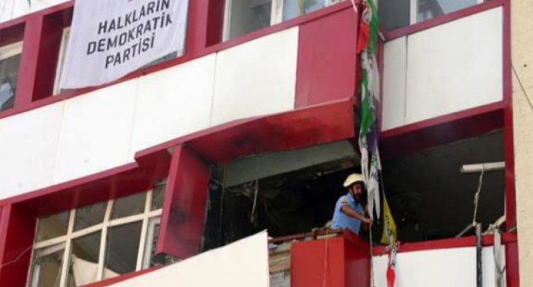 Türkiyənin kürdyönümlü partiyasının ofislərində partlayışlar