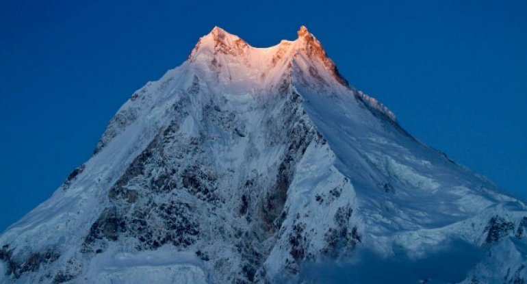 Keçmiş mer Manaslu zirvəsinə qalxdı