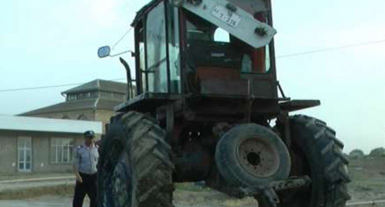 Sabirabadda traktor aşıb, sürücü ölüb