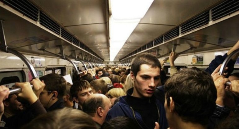 Bakı metrosunda sərnişin öldü