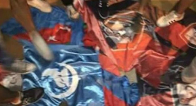 Gürcü futbol azarkeşləri Azərbaycan bayrağını ayaqlar altına atdılar