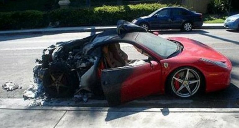 “Ferrari” belə yanıb kül oldu