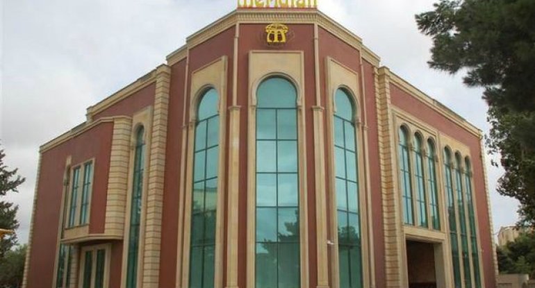 Bakıda tanınmış şadlıq sarayının qarşısında ölümcül dava