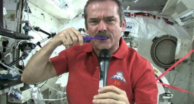 Kosmosda dişləri necə təmizləyirlər?